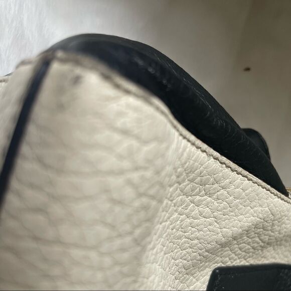 Kate Spade pebble leather beige and black shoulder bag with gold tone ac… - Picture 9 of 16